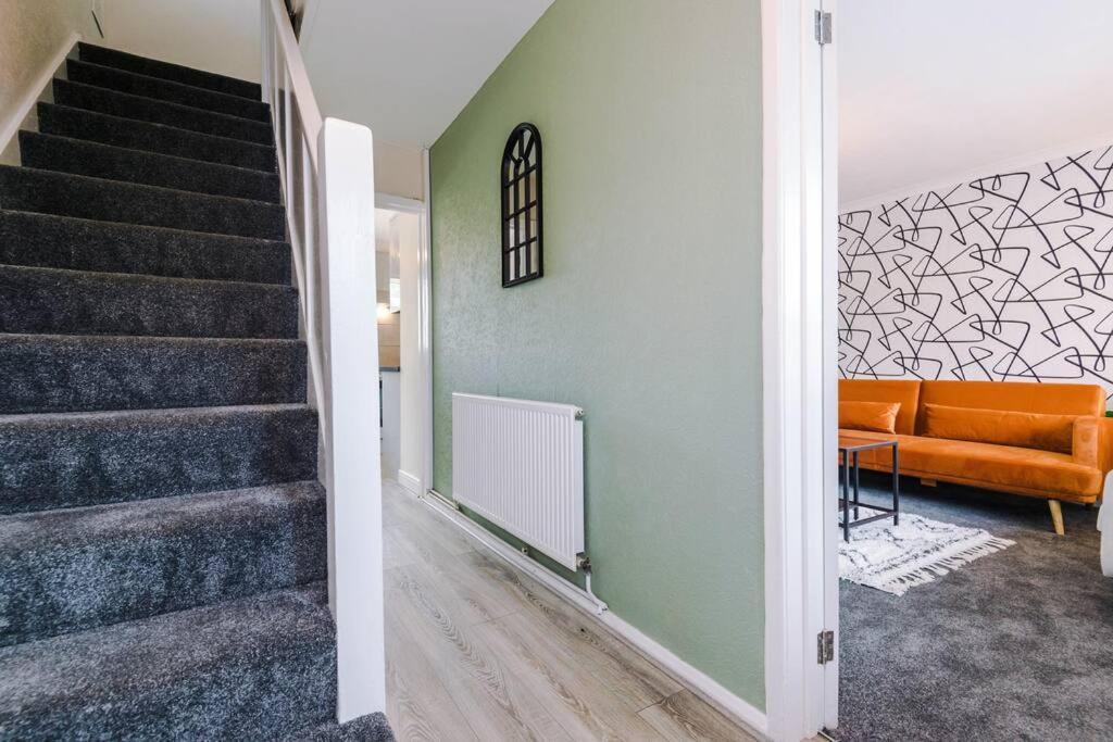 Cheerful 3 Bedroom Home With Parking Near Chester Saughall Exteriör bild